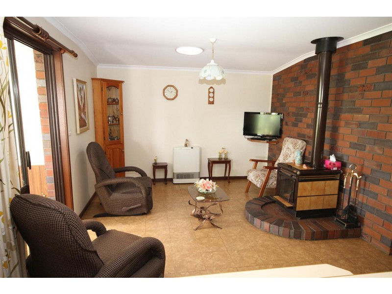 16 Merriman Drive, Yass NSW 2582