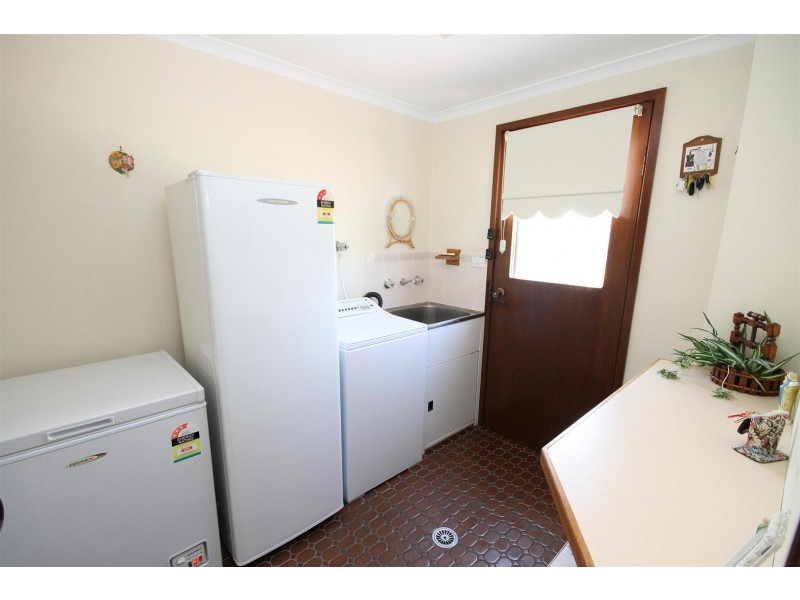 16 Merriman Drive, Yass NSW 2582