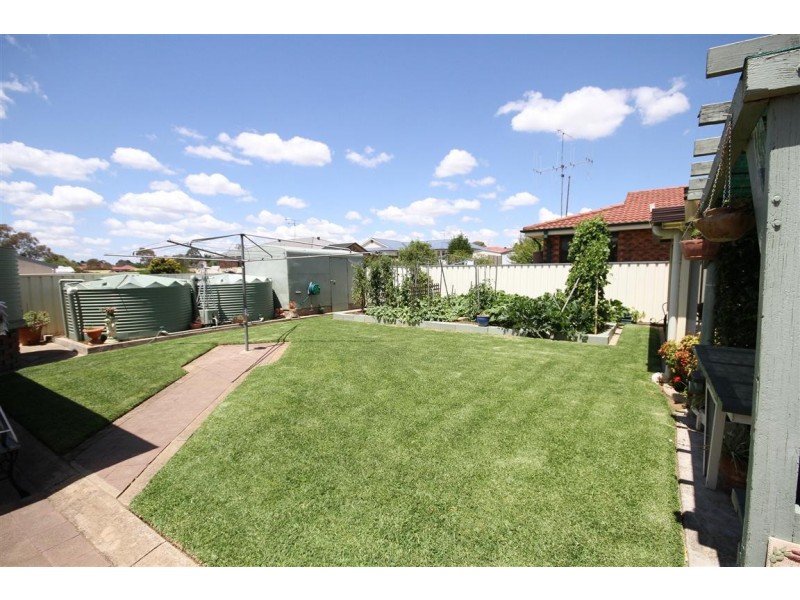 16 Merriman Drive, Yass NSW 2582