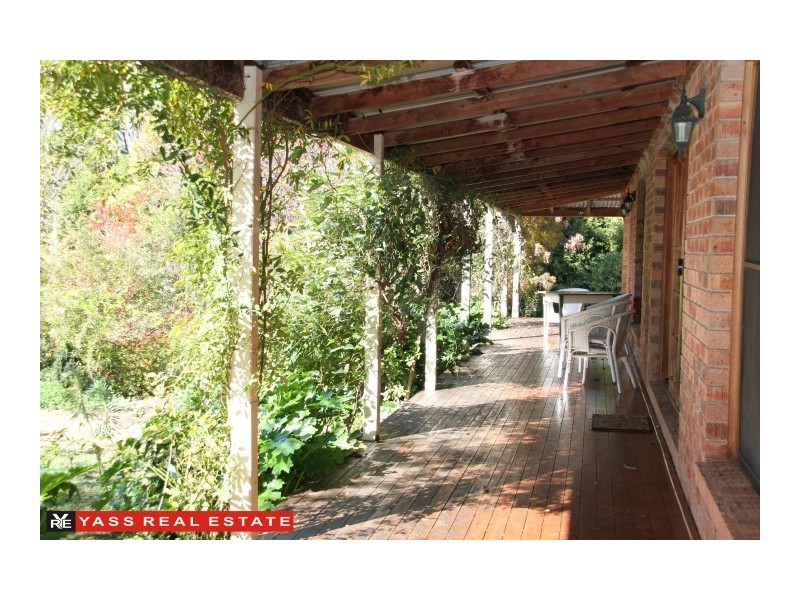 14 Irvine Drive, Yass NSW 2582