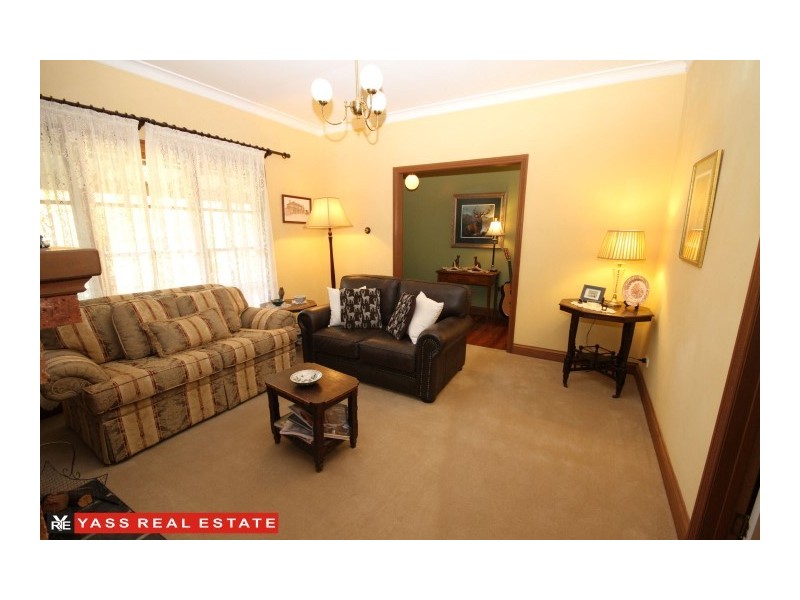 14 Irvine Drive, Yass NSW 2582