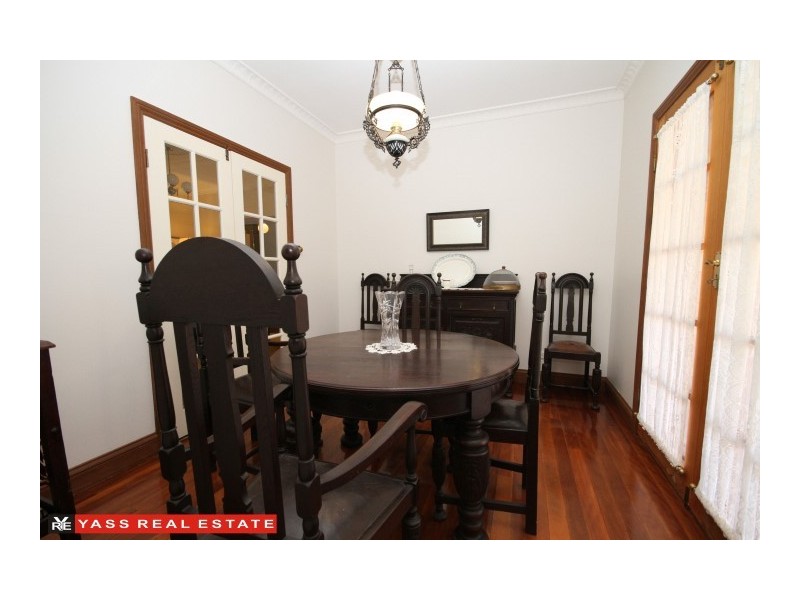 14 Irvine Drive, Yass NSW 2582