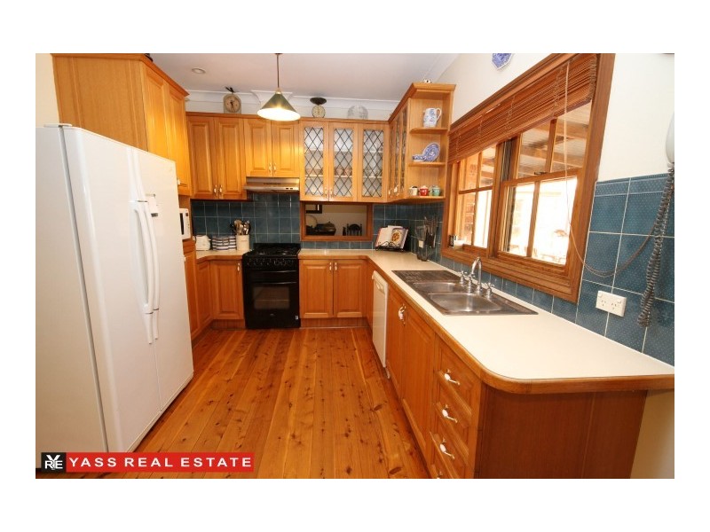 14 Irvine Drive, Yass NSW 2582
