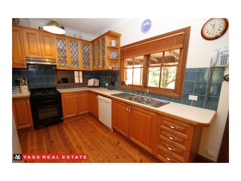 14 Irvine Drive, Yass NSW 2582