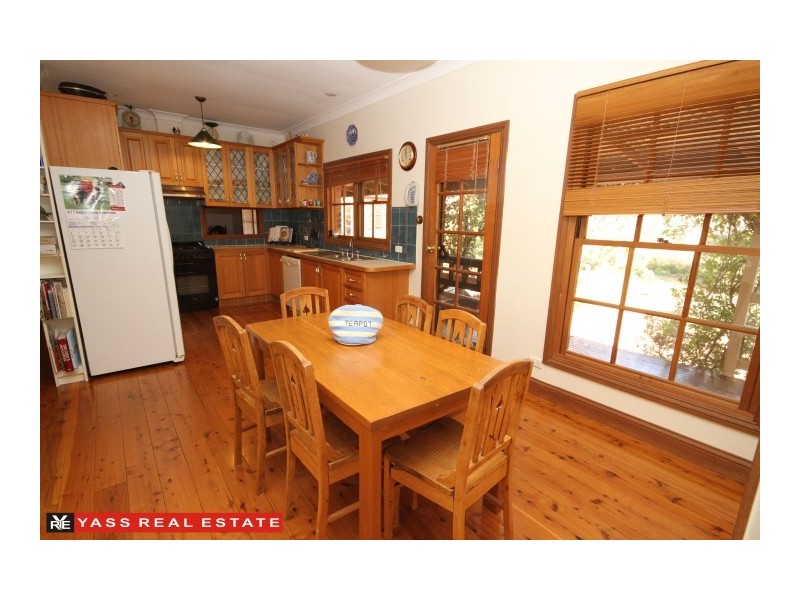 14 Irvine Drive, Yass NSW 2582