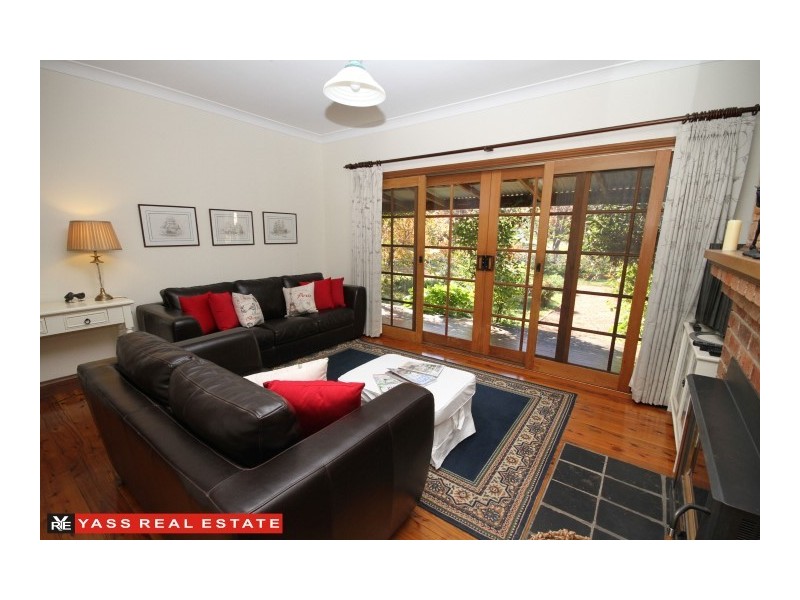 14 Irvine Drive, Yass NSW 2582