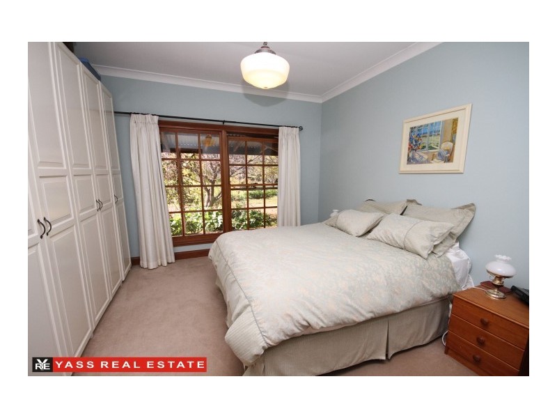 14 Irvine Drive, Yass NSW 2582
