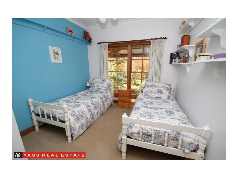 14 Irvine Drive, Yass NSW 2582