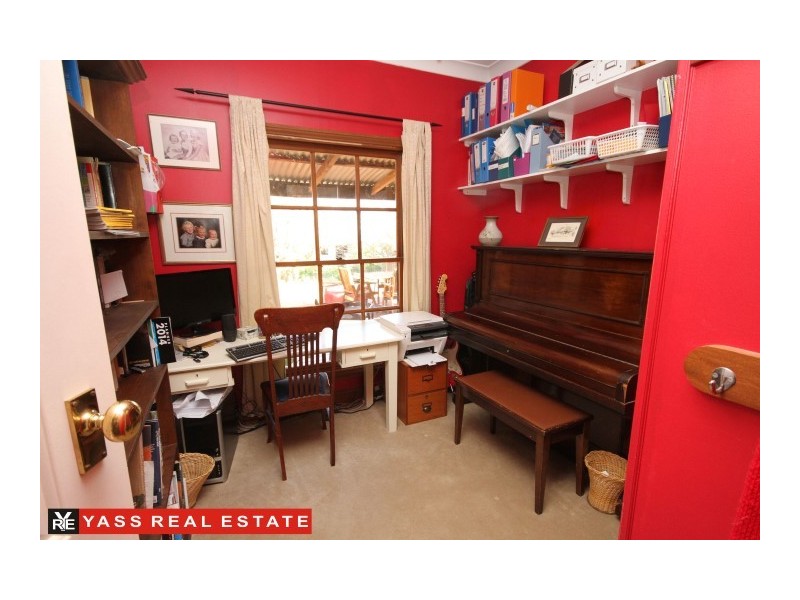 14 Irvine Drive, Yass NSW 2582