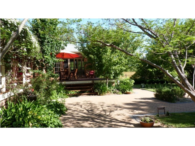 14 Irvine Drive, Yass NSW 2582