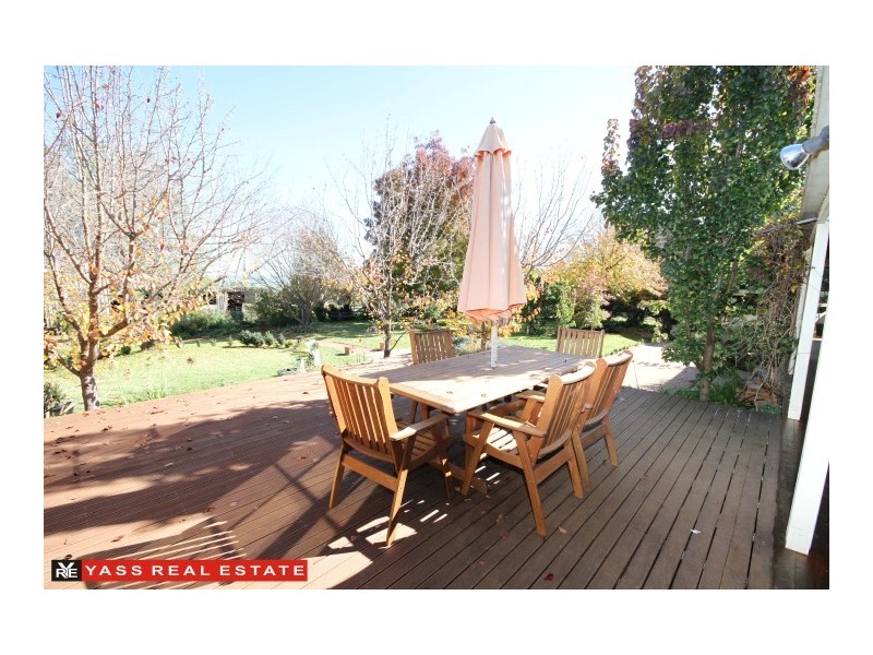 14 Irvine Drive, Yass NSW 2582