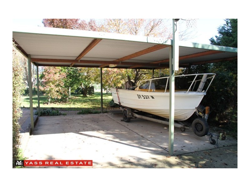 14 Irvine Drive, Yass NSW 2582