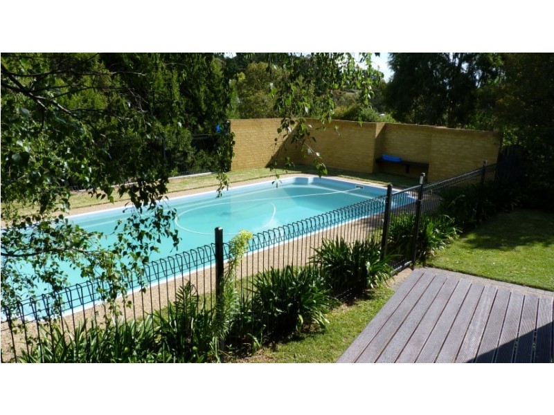 14 Irvine Drive, Yass NSW 2582
