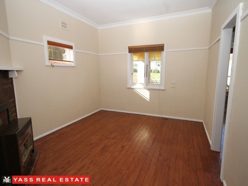 60 Laidlaw Street, Yass NSW 2582