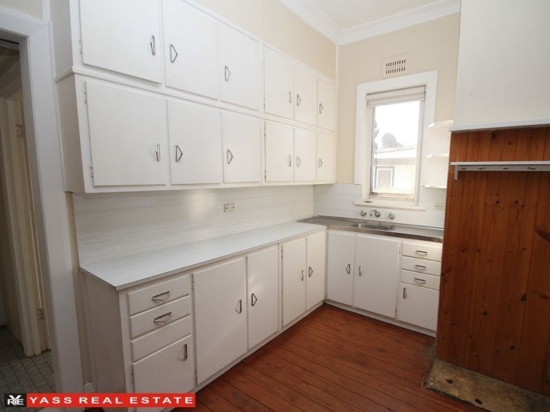 60 Laidlaw Street, Yass NSW 2582