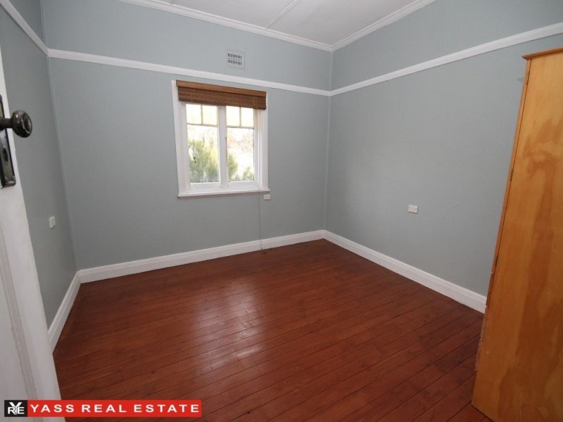 60 Laidlaw Street, Yass NSW 2582