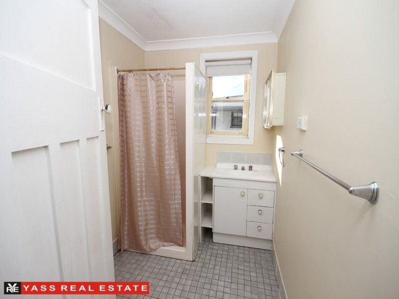 60 Laidlaw Street, Yass NSW 2582