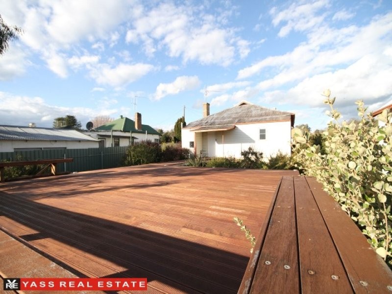60 Laidlaw Street, Yass NSW 2582