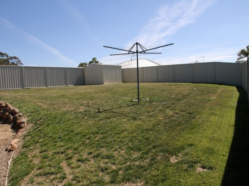 3 Mckenna Avenue, Yass NSW 2582