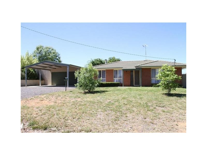 6 Petit Street, Yass NSW 2582