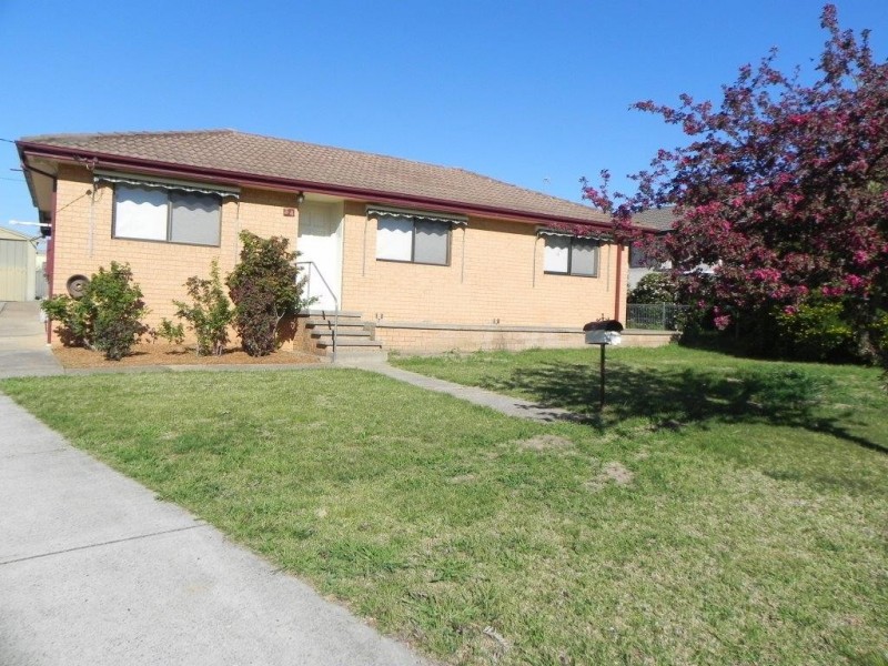 34 Merriman Drive, Yass NSW 2582