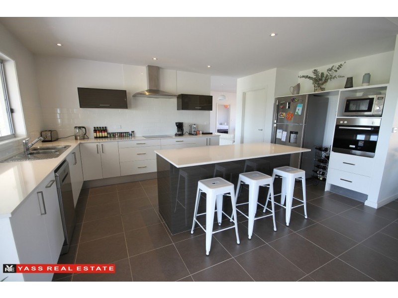 68 Kirkton Road, Yass NSW 2582