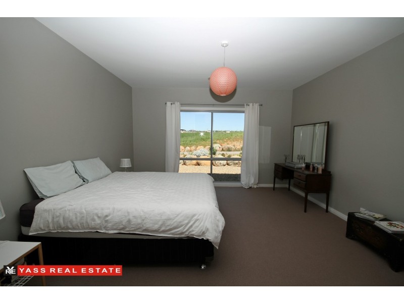 68 Kirkton Road, Yass NSW 2582