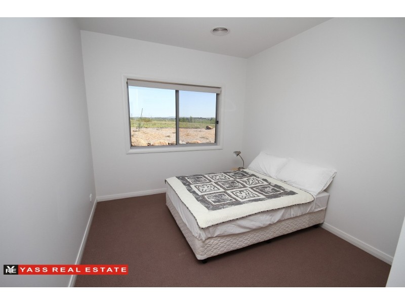 68 Kirkton Road, Yass NSW 2582