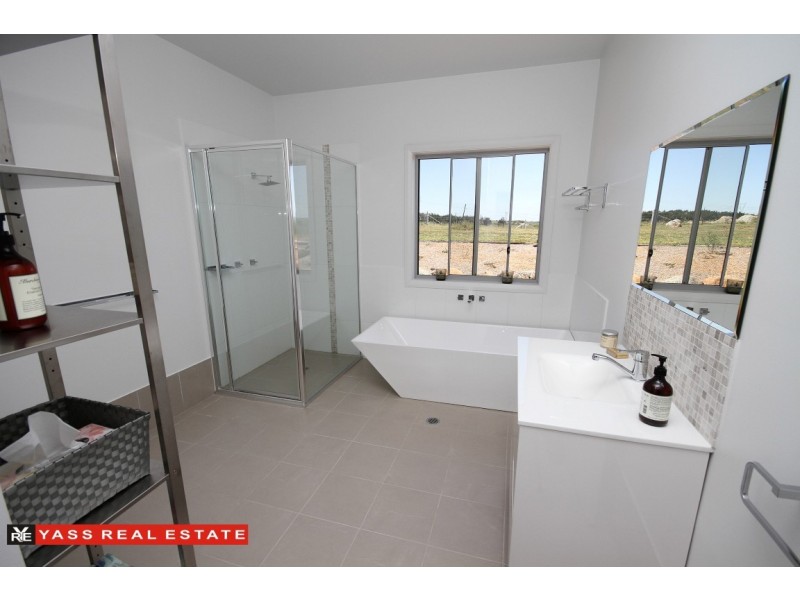 68 Kirkton Road, Yass NSW 2582