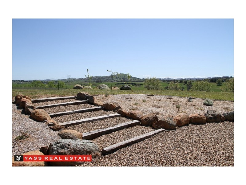 68 Kirkton Road, Yass NSW 2582