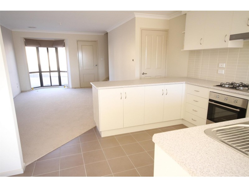 26/11 Julian Place, Yass NSW 2582