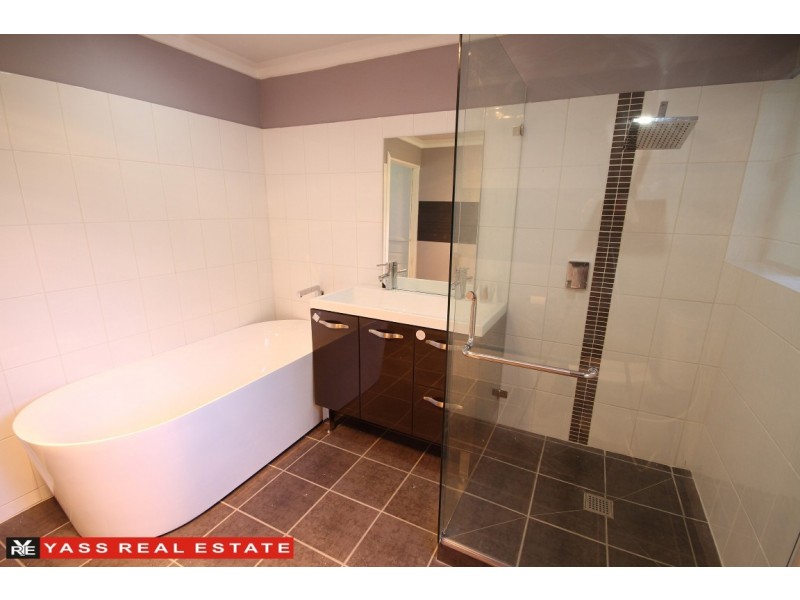 8 Bogolong Street, Bowning NSW 2582