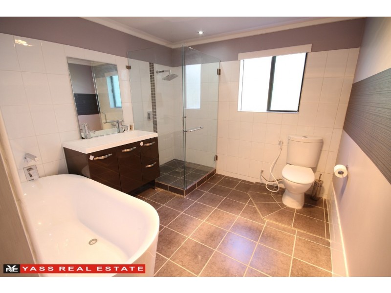 8 Bogolong Street, Bowning NSW 2582