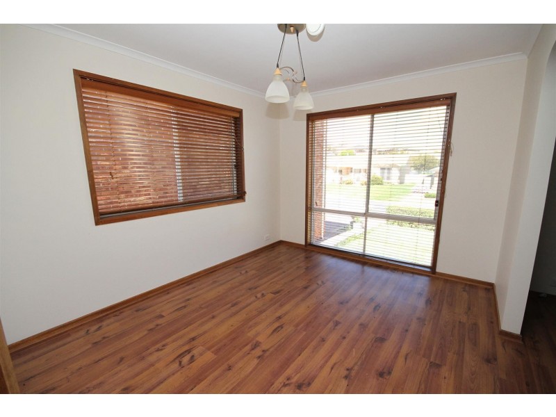 8 Walker Place, Yass NSW 2582