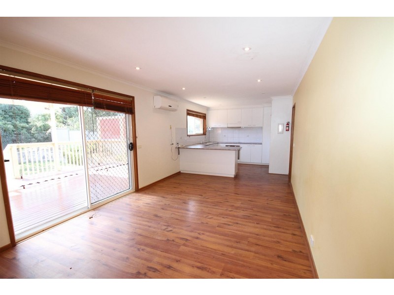 8 Walker Place, Yass NSW 2582