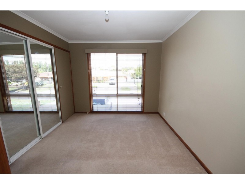 8 Walker Place, Yass NSW 2582