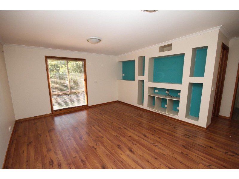 8 Walker Place, Yass NSW 2582