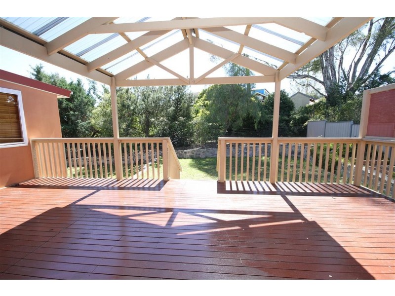 8 Walker Place, Yass NSW 2582