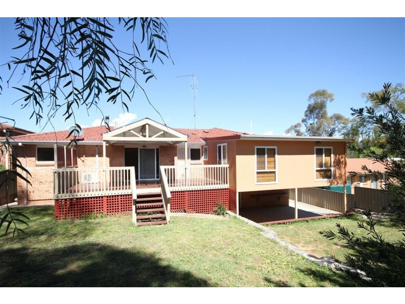 8 Walker Place, Yass NSW 2582