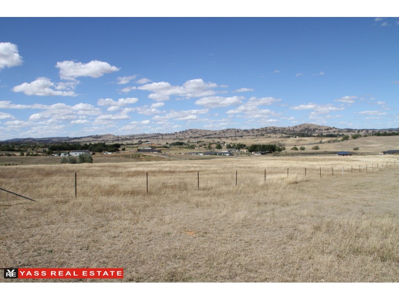 106 Rayner Place, Yass NSW 2582