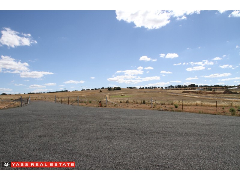 106 Rayner Place, Yass NSW 2582
