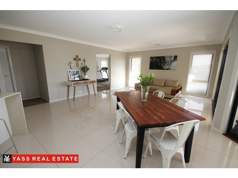 5 Wilson Place, Yass NSW 2582