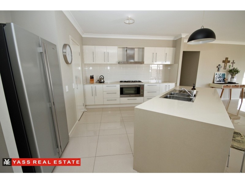 5 Wilson Place, Yass NSW 2582