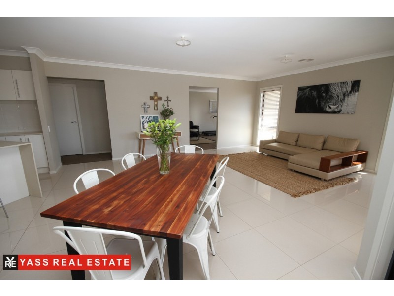 5 Wilson Place, Yass NSW 2582