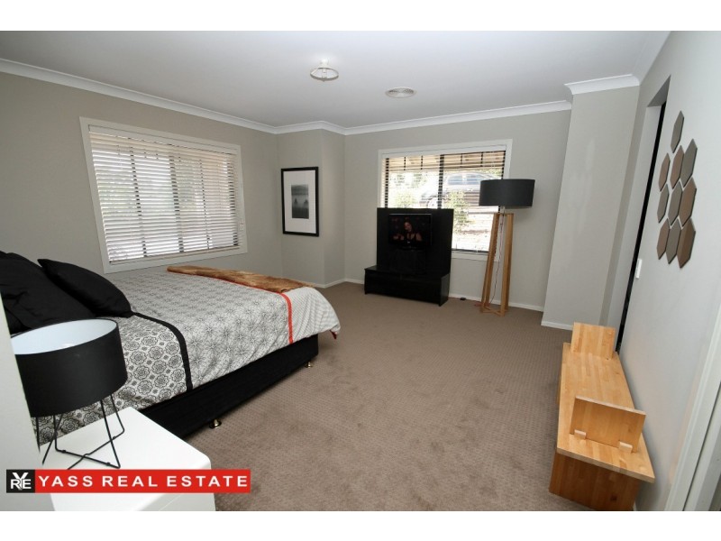 5 Wilson Place, Yass NSW 2582