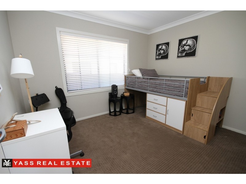 5 Wilson Place, Yass NSW 2582