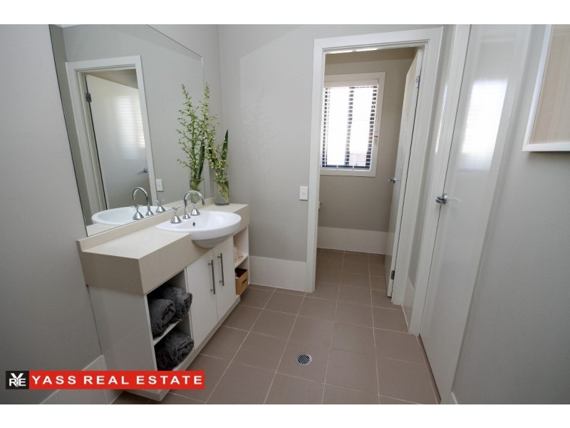 5 Wilson Place, Yass NSW 2582