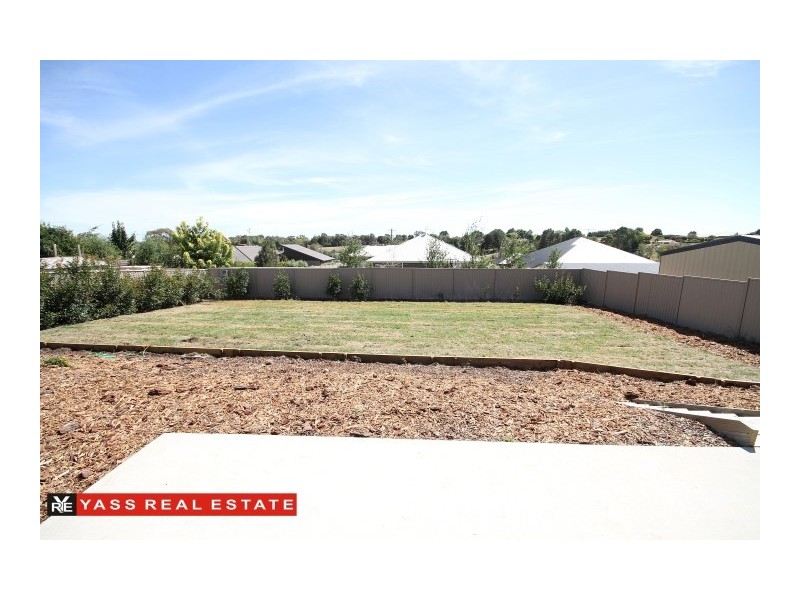 5 Wilson Place, Yass NSW 2582