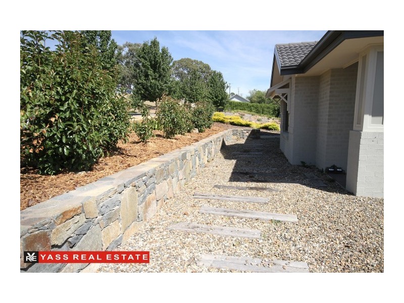 5 Wilson Place, Yass NSW 2582