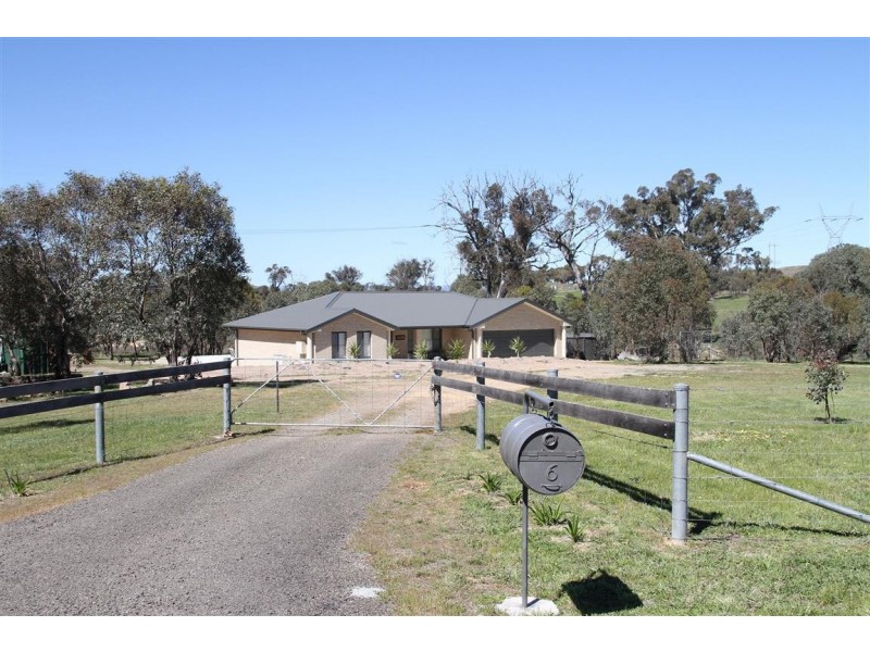 6 Zouch Road, Yass NSW 2582